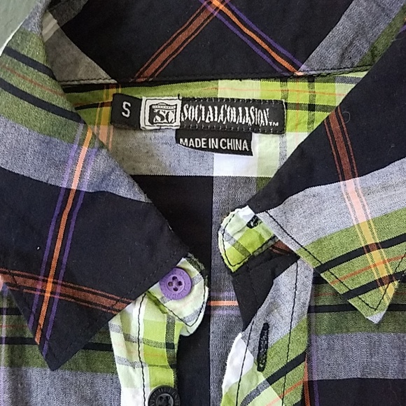 Social Collision Buttondown - Picture 4 of 4